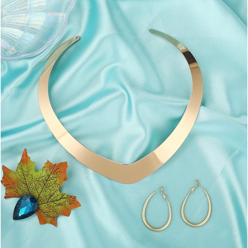 gold earrings and necklace set
